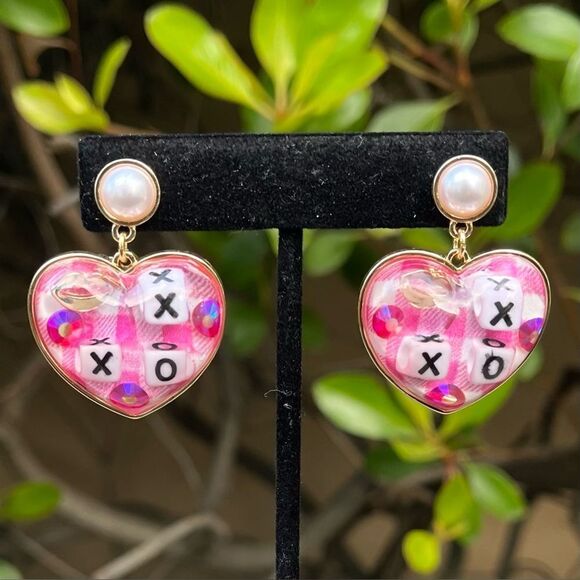 NWT New Betsey Johnson XOXO Pink and Gold Heart Earrings w/Pearls Studs - Picture 2 of 6
